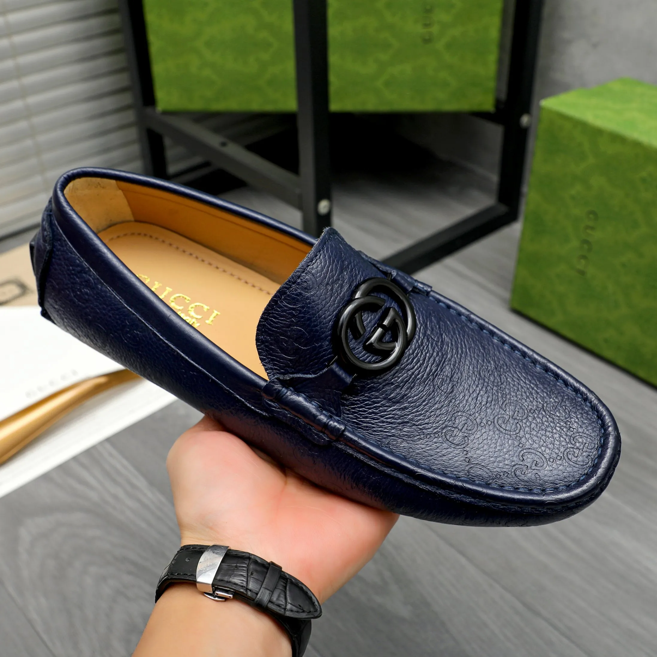 Men's shoes💰p420 Product trademark: GUCCI (Gucci) casual slip-on men's shoes Regular size: 38-44 Product material: Selected pebbled cowhide embossed upper, sheepskin lining, rubber outsole
